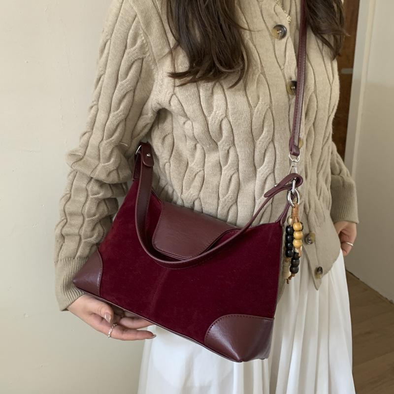 

Вместительная ретро замшевая сумка подмышку женская новая модная сумка на плечо модная универсальная сумка-тоут для поездок на работу no pendant красный