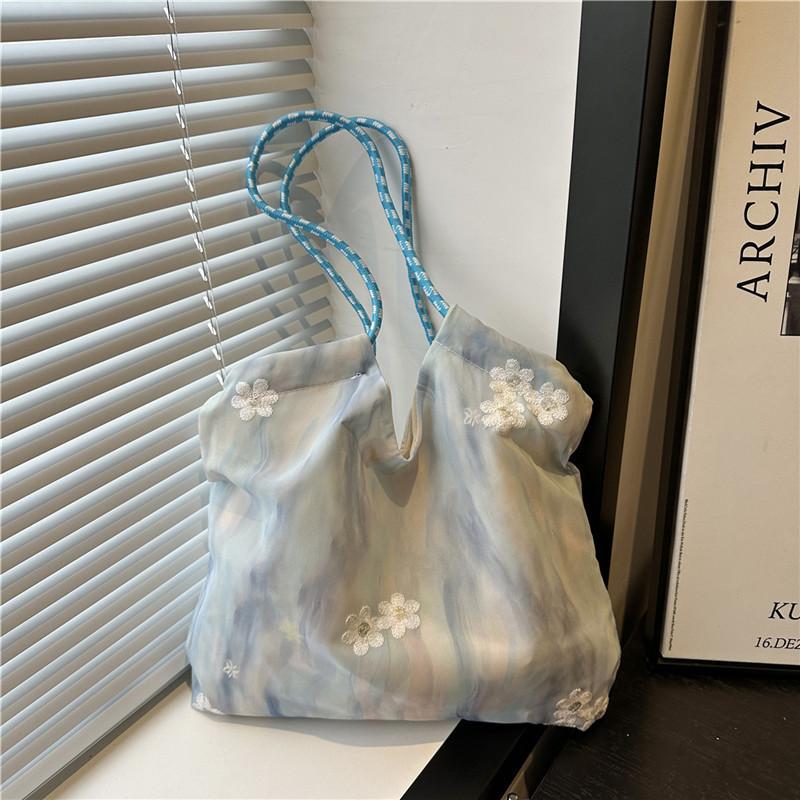 

2025 лето новая тонкая сумка с вышивкой цветов литературная простая легкая тканевая сумка для выхода на прогулку сумка-тоут синий