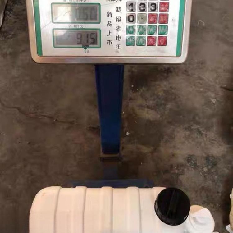 Convenient Outdoor Hand Washing Solution Water Tank For Truckers 9L Portable Tank With Easy Installation For Cleanliness