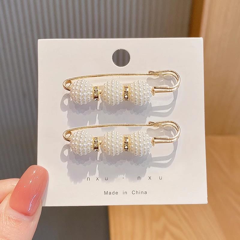 Women's Adjustable Pearl Safety Pin for Waist-Cinching and Neckline Fixing
