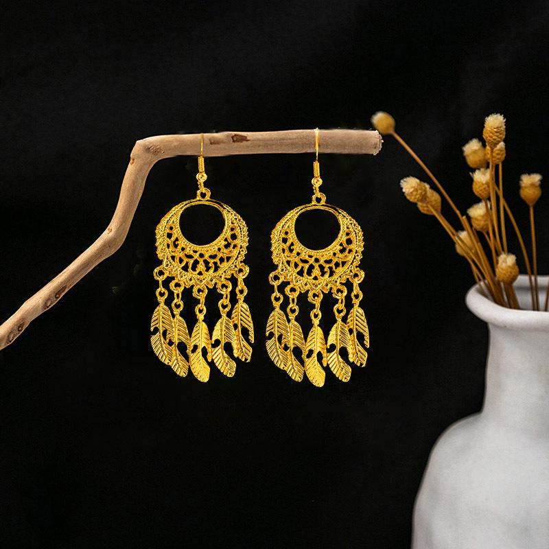 Bohemian Blätter Quasten Ohrringe: Ethnisch inspiriertes Pfauen-Design mit goldenen Glöckchen