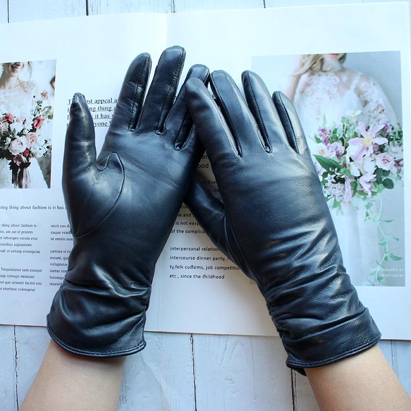 Sheepskin Leather Gloves Women's Fashion Elastic Style Velvet Lining to Keep Warm in Autumn and Winter Retro Color Points