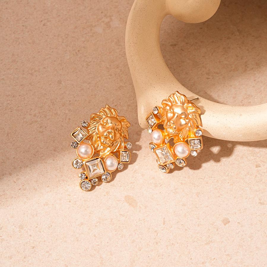 

Винтажные серьги-пусеты в виде головы льва с инкрустированным бриллиантом для женщин - Металлические, с серебряным штифтом, Высокая мода