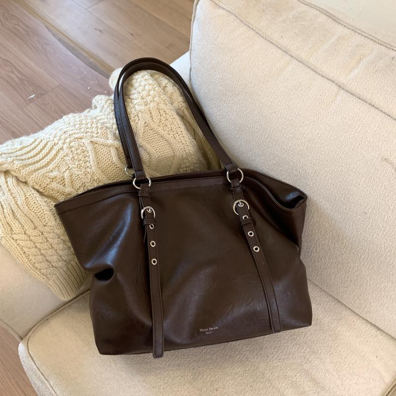 Tägliche vielseitige Tasche für Pendlerinnen 2025 neu Leichter Luxus Nische High-End Umhängetasche Große Kapazität Tragetasche