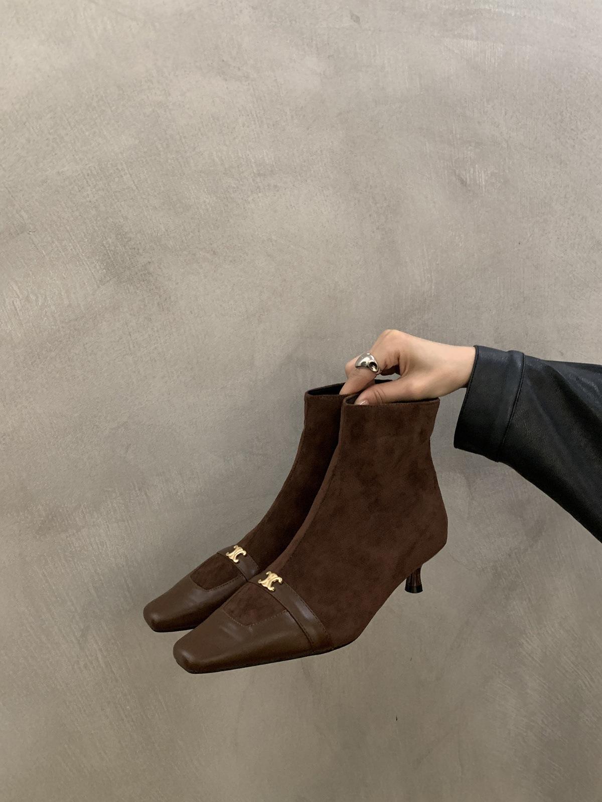 

Корейская версия темпераментных тонких ботинок Xiaoxiangfeng, женская обувь 2025 года, новые высококачественные тонкие каблуки с металлической пряжкой 40