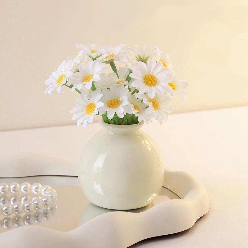 Mini Keramik Blumenvase Vintage Stil Kleine Dekorationsvase 1 Stück Schreibtischornament für Arbeitszimmer Bücherregal Wohnzimmer Dekoration