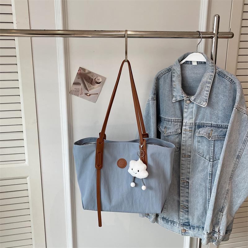 New Retro Large Capacity Tote Bag for Women Fashion Simple Fresh Texture Shoulder Underarm Bag for Daily Work Commute Bag