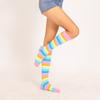 Śmieszne skarpetki damskie długie tęczowe paski modna bawełniana kolorowe zakolanówki pończochy Skateborab dla dziewcząt hiphopowych nad podkolanówkami