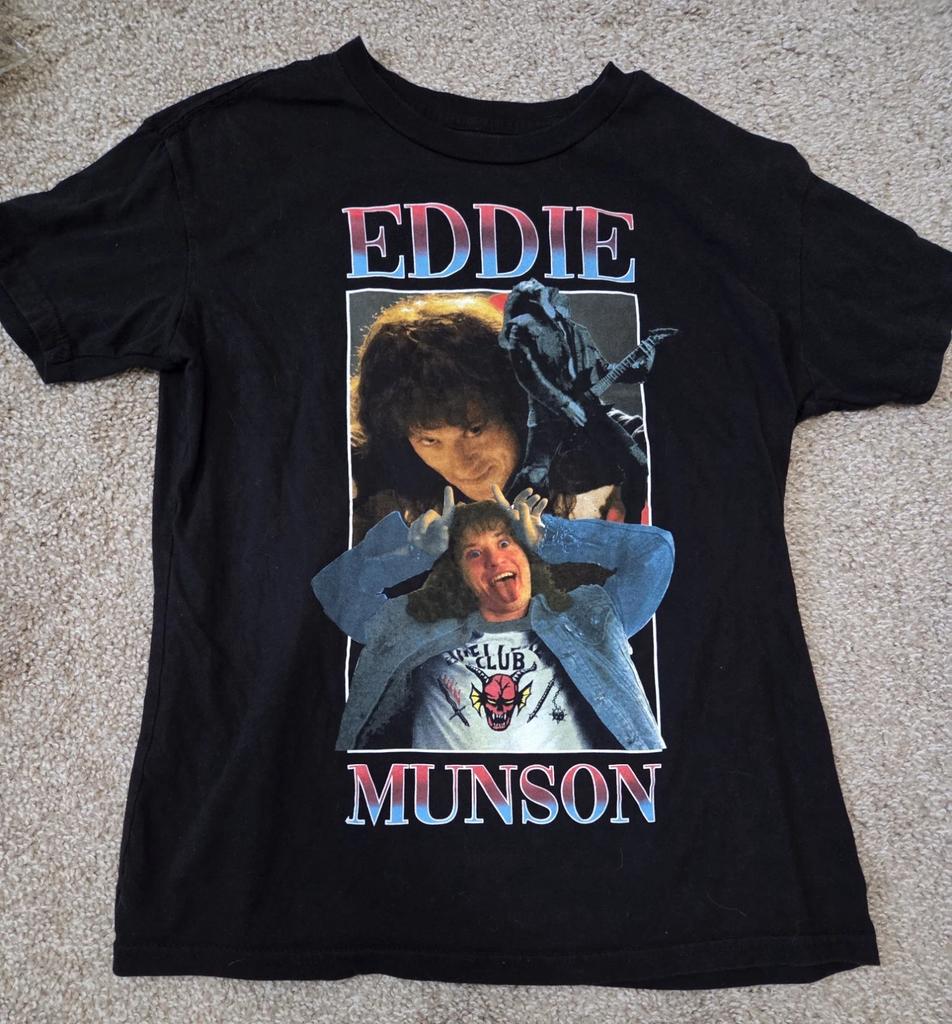 Stranger Things Eddie Munson T-Shirt - Gedenkshirt - Größe KLEIN Unisex Schwarz