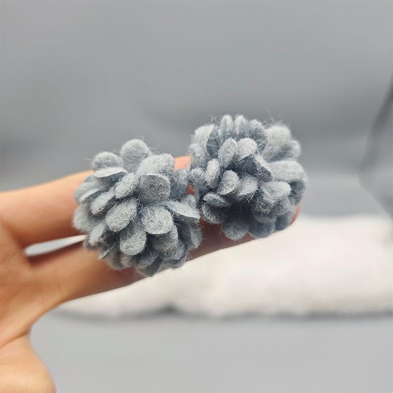Плюшевые Серьги-Гвоздики в Корейском Стиле с Цветами - Милые, Модные и Универсальные Осенне-Зимние Украшения для Женщин. Нишевый дизайн.