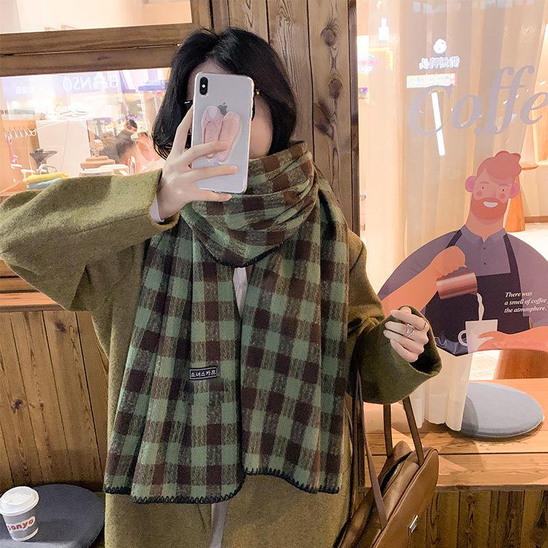 Women's Green Plaid Scarf: Trendy, Versatile, and Warm for 2024 Autumn/Winter