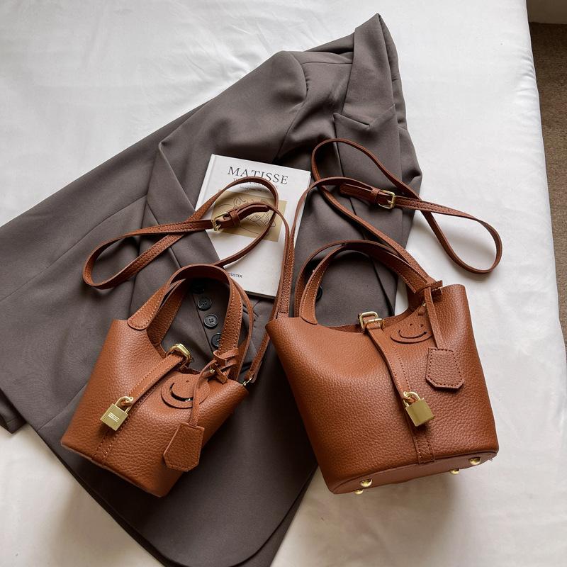 

Handheld Bucket Bag Women s New Fashion Versatile Shoulder Bag Casual Messenger Bag Small коричневий