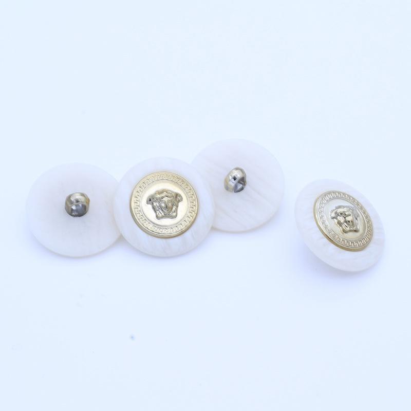10Pcs Retro Luxurious Medusa Head Buttons Resin Metal Round Sewing Button Handsewn Buttons Coat Windbreaker Clothing Accessory