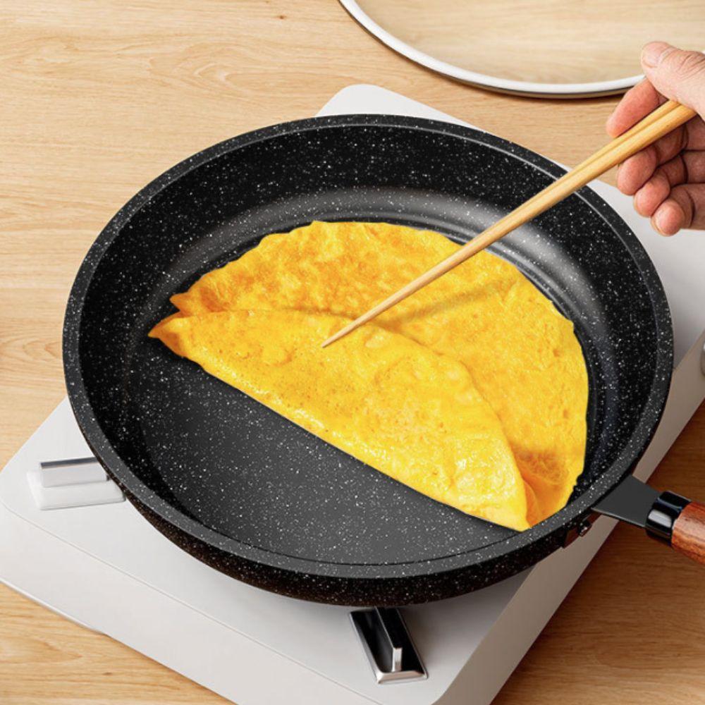 Flat Bottomed Stir Fry Pan Wood Handle Omelette Skillet Multipurpose Frying Pan  Steak
