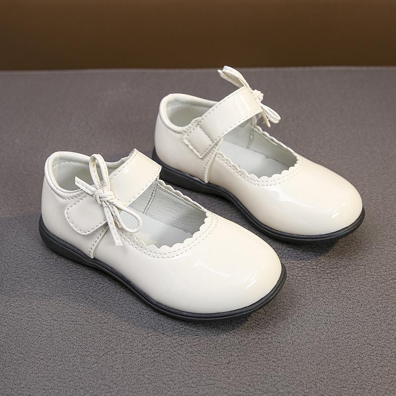 

Туфли для выступлений черные глянцевые детские кожаные туфли из полиуретана простые с бантом 2025 совершенно новые детские туфли на плоской подошве с круглым носком универсальные 26 белый