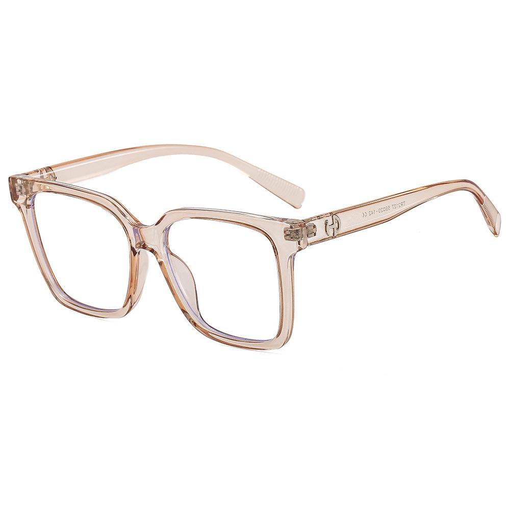 The new TR myopia frame in summer shows a small European and American style with a large frame of anti-blue glasses.