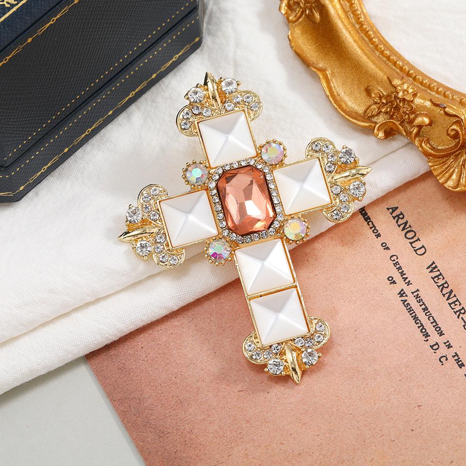 

New Arrival Rhinestone Cross Brooch Pins for Women Fashion Accessory Perfect for Sweaters Cardigan Badge Jewelry Gifts рожевий