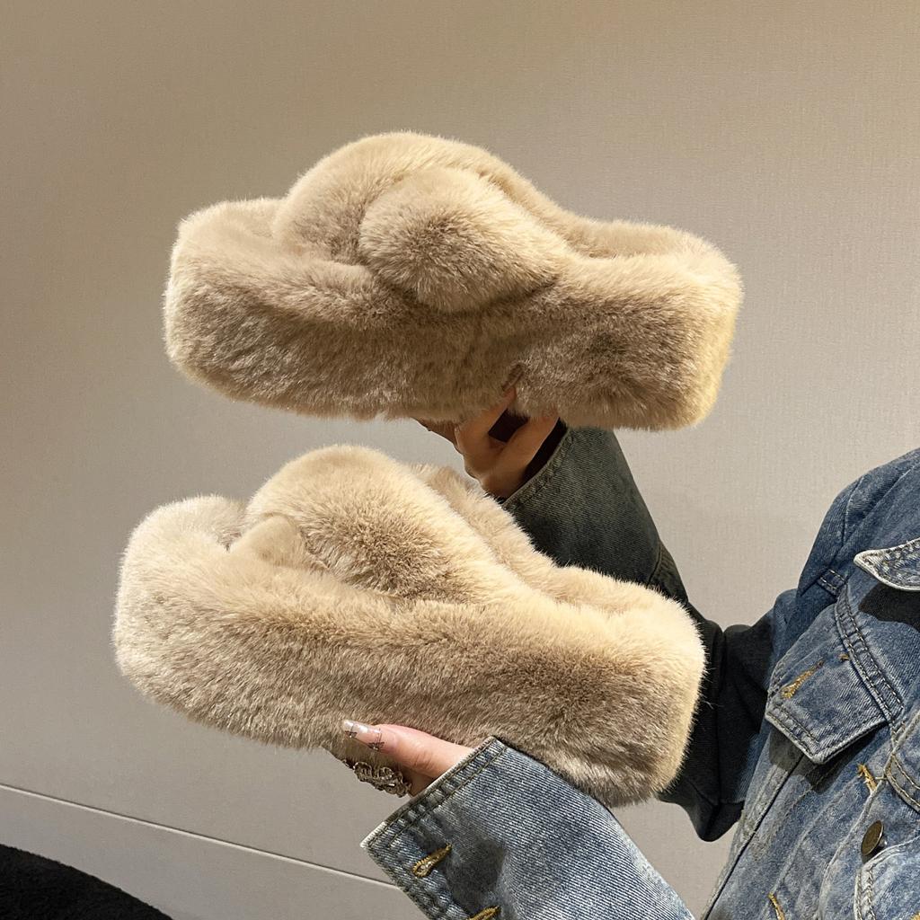 Thick-soled fluffy slippers women wear 2025 new autumn and winter fashion plush shoes go out Internet celebrity foreign gas cotton mop