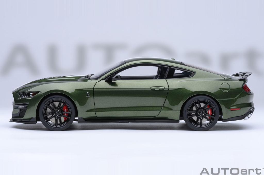AUTOart Scale Ford Mustang Shelby GT500 Finished Model 73097 1/18 (Green/White Stripes)