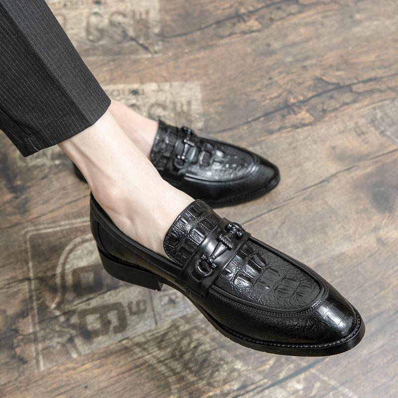 Men's Plus Size Crocodile Embossed Pointed Toe Formal Leather Slip-on Shoes for Business or Weddings