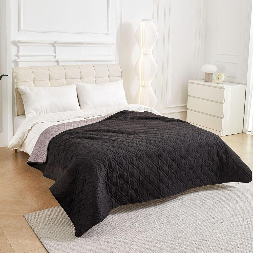 Waterproof Pet Mattress Cover: Dustproof, Anti-Slip, Anti-Urine Protective Sofa Pad for Cats and Dogs
