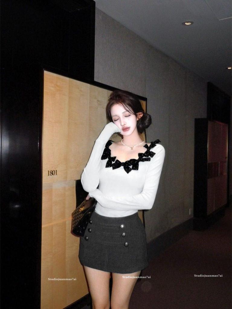 Women's Slim Fit Black U-neck Long-sleeve T-shirt with Bowknot and Waist-cinching Design
