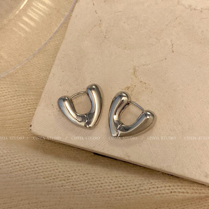 Love earrings, niche design, temperament, high-grade atmosphere, stud earrings, earrings, earrings, women s new fashion