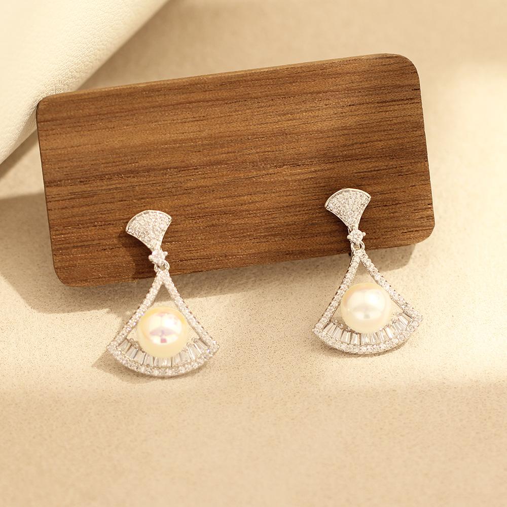 Classic fashion versatile diamond fan earrings gold-plated two-color pearl earrings without pierced earrings women's earrings