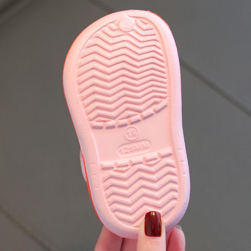 EVA Kinder Rutschfeste Sommer Hausschuhe für Innen: Weiche Crocs mit geschlossenen Zehen für Baby-Jungen & -Mädchen.