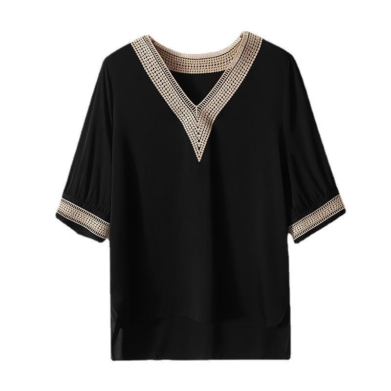 Top de Seda Negro con Cuello en V Adelgazante con Bordado Hueco - Ropa de Moda para Mujer