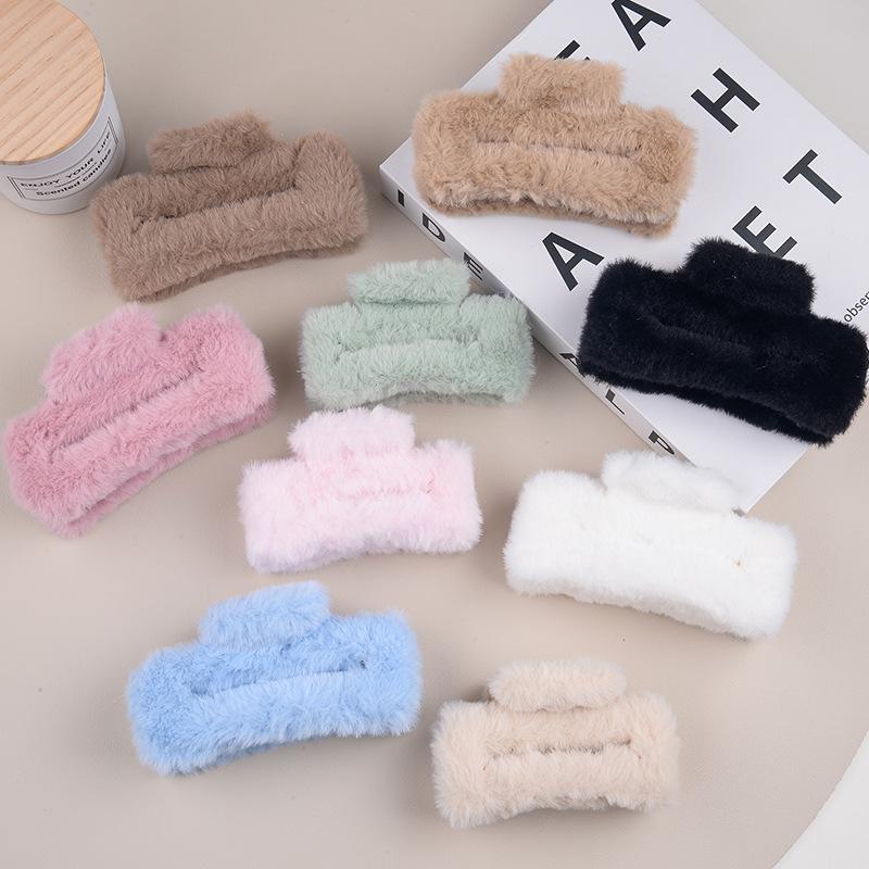 Large Milk Coffee Plush Claw Clip: Fluffy Autumn/Winter Hairpin for Women