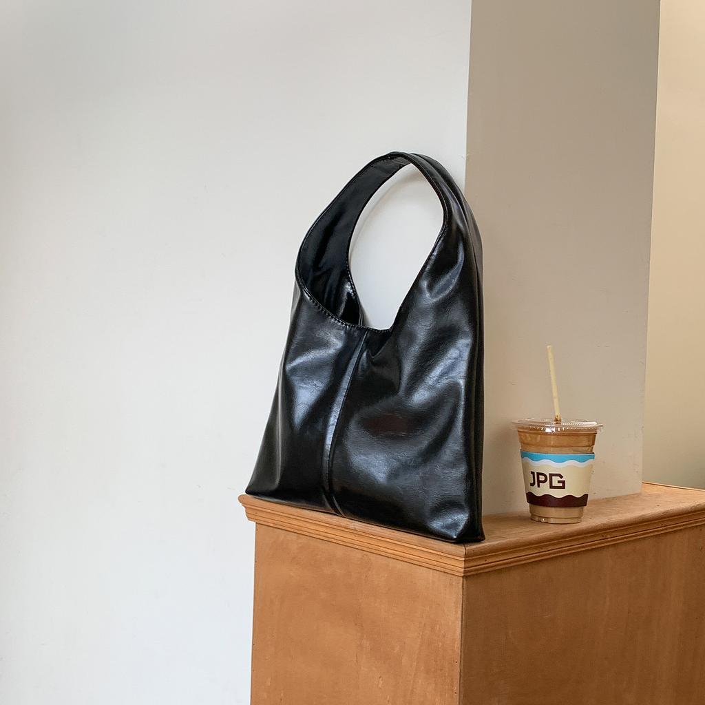 New Vintage Top Handle Bag Large Capacity Soft Leather Shoulder Bag for Women Comfortable and Versatile Texture Commuting Bag