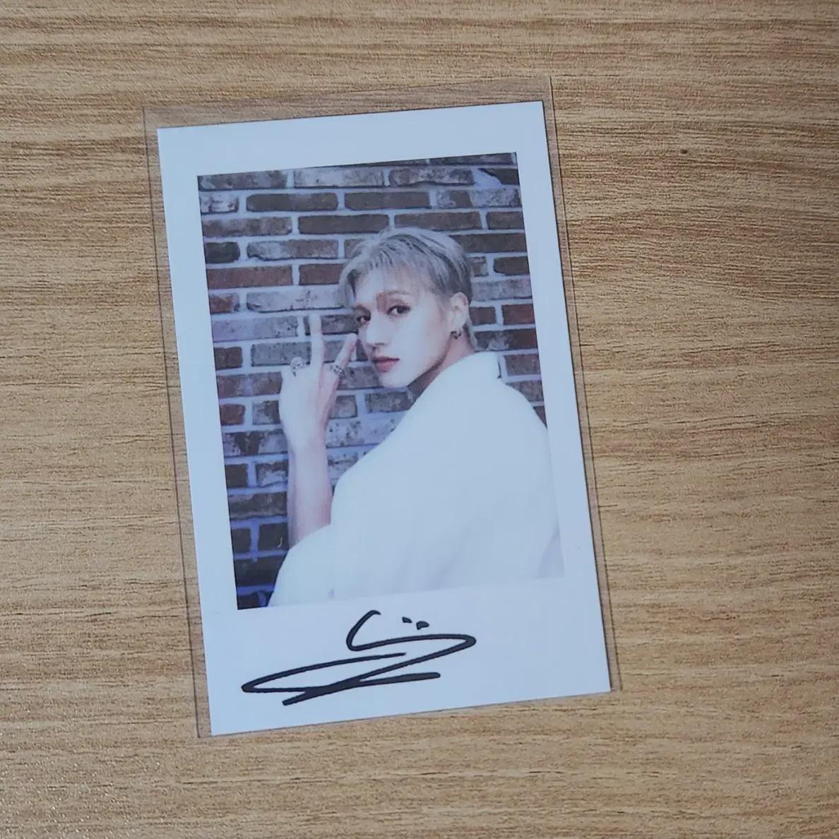 

ATEEZ Ateez Wooyoung Makestar Крупный план Полароид Неизданная фотокарточка