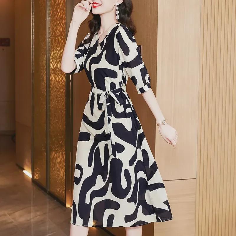 Καλοκαιρινό γαλλικό φόρεμα με μοντέρνο στυλ 2024: Κομψή γυναικεία μόδα