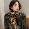 Niche design sweet and cool retro leopard print fringed scarf women's new millennial spice girl style autumn and winter thickened shawl