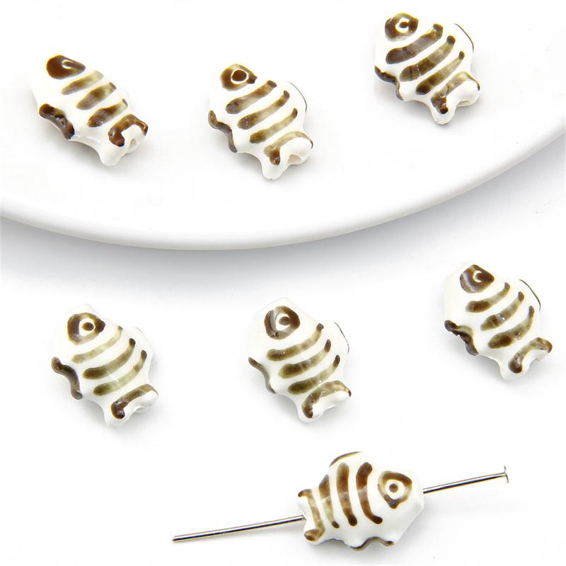 2 stk håndmalt keramisk porselen fiskeperler sjarm løse avstandsperler for halskjede øredobber armbånd DIY smykker håndverk