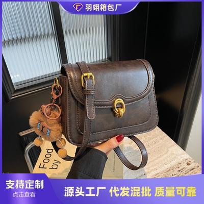 Beliebte kleine quadratische Damentasche Herbst und Winter neu retro Mode Nische Schulter Umhängetasche