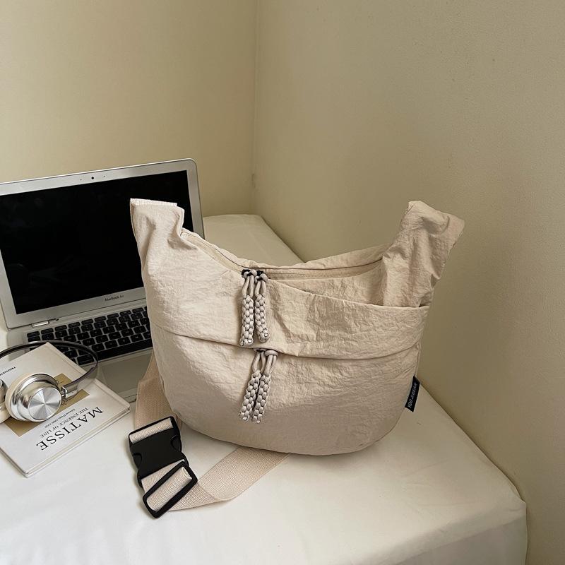 

Large capacity lightweight cloth bag women s new leisure sports messenger bag commuting to work shoulder dumpling bag