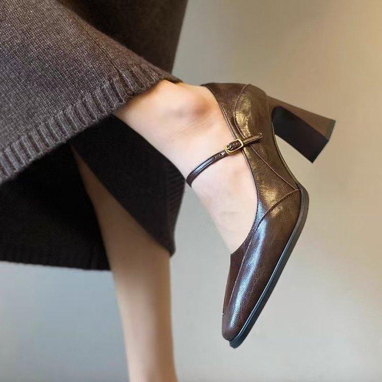 Retro flache Einzel-Schuhe Damen Französische Mode High-Heel Mary Jane Schuhe mit kleiner eckiger Spitze Dicke Ferse Modeschuhe