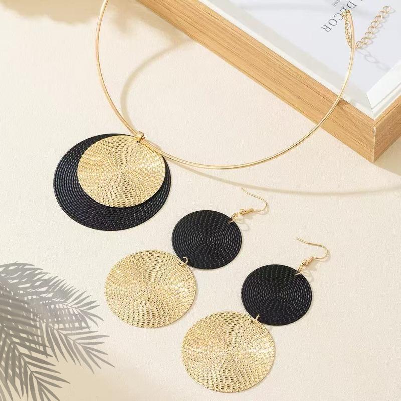 Three-piece Set of Large Round Earrings, Collar Set, Exaggerated Wind Beating Pattern, Wave Points, European and American Temperament, Advanced Sense