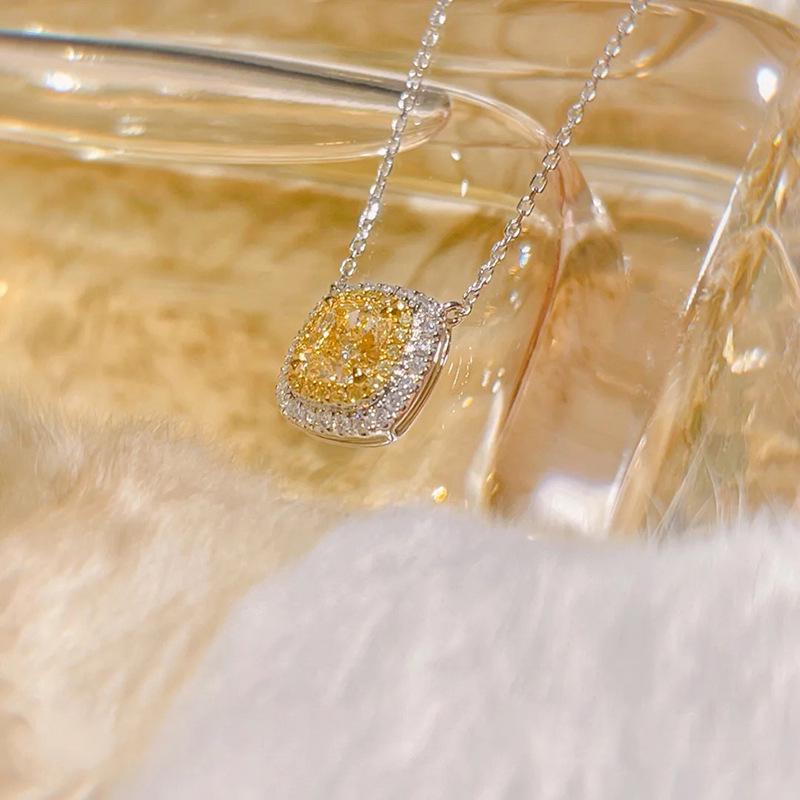 18 Karat Vergoldete Gelbe Diamanten Anhänger Halskette, Luxuriöse Damen Schlüsselbeinkette mit Naturfarbenen Diamanten