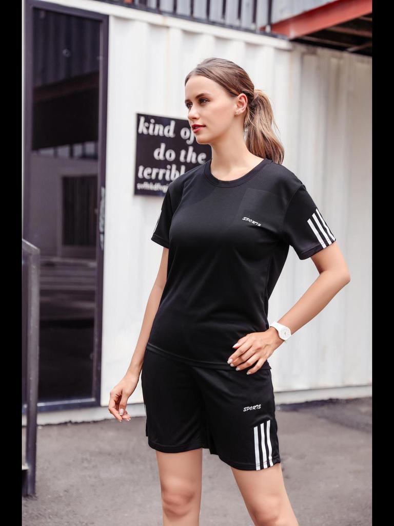 Men's Summer Gym Running Set: Loose-fit Quick-drying T-shirt with Round Neck and Printed Design.