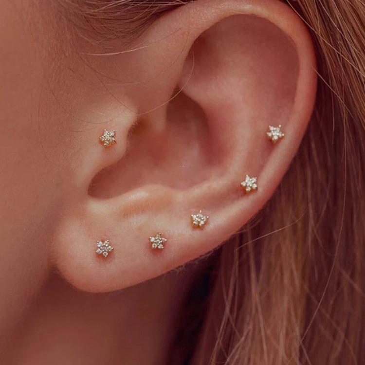 Small Flower Diamond Inlaid Earrings with Threaded Buckle – Versatile Ear Studs for a Sweet, High-End Look