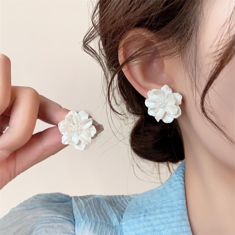 Big White Camellia Flower Imitation Pearl Stud Earring for Women Elegant Korean Sweet Resin Ear Wedding Party Jewelry