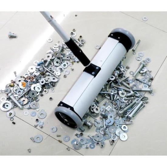 TRUSCO Hand Magnetic Cleaner with Casters Adsorption Power 88N THMCC-330