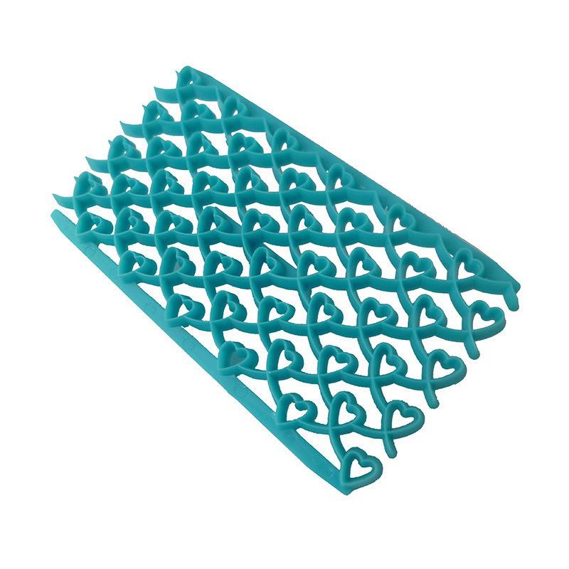 

Люблю текстуру пластиковых ламинированных сахарных решеток, режущие инструменты, выпечка своими руками