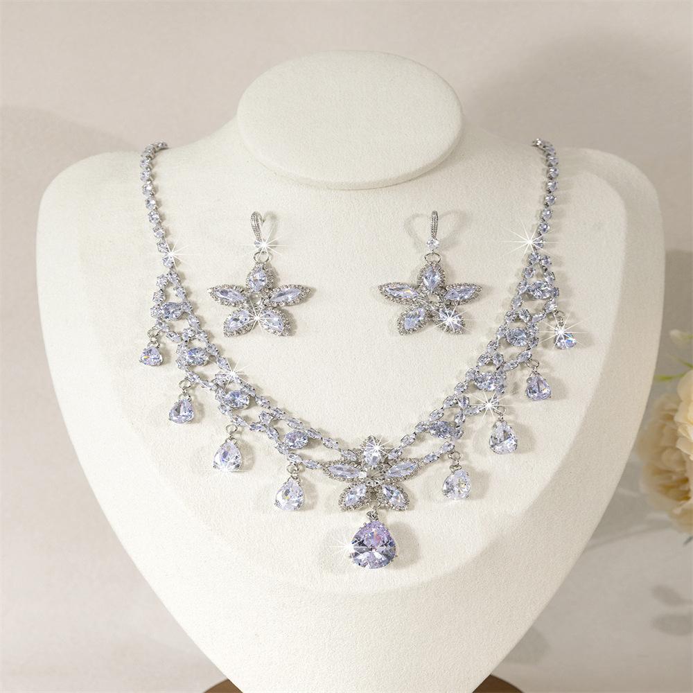 

Set European And American Style New Fashion Trend Zircon Necklace Earrings Tulip Temperament Collarbone Chain Women