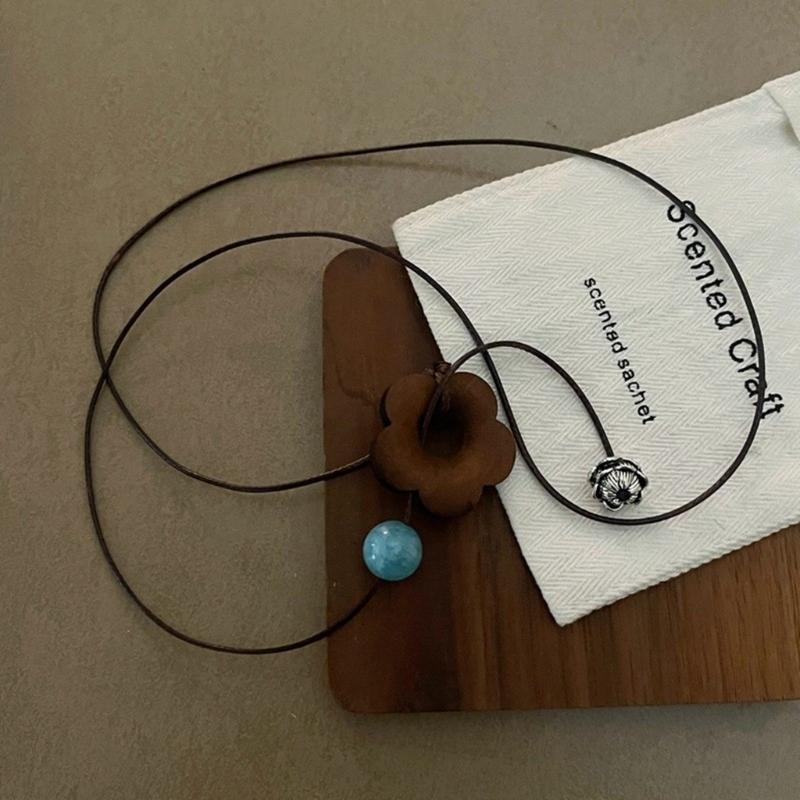 Cute Flower Necklace for Women Dainty Floral Neckchain Charm Exquisite Collarbone Chain Fashionable Accent Choker