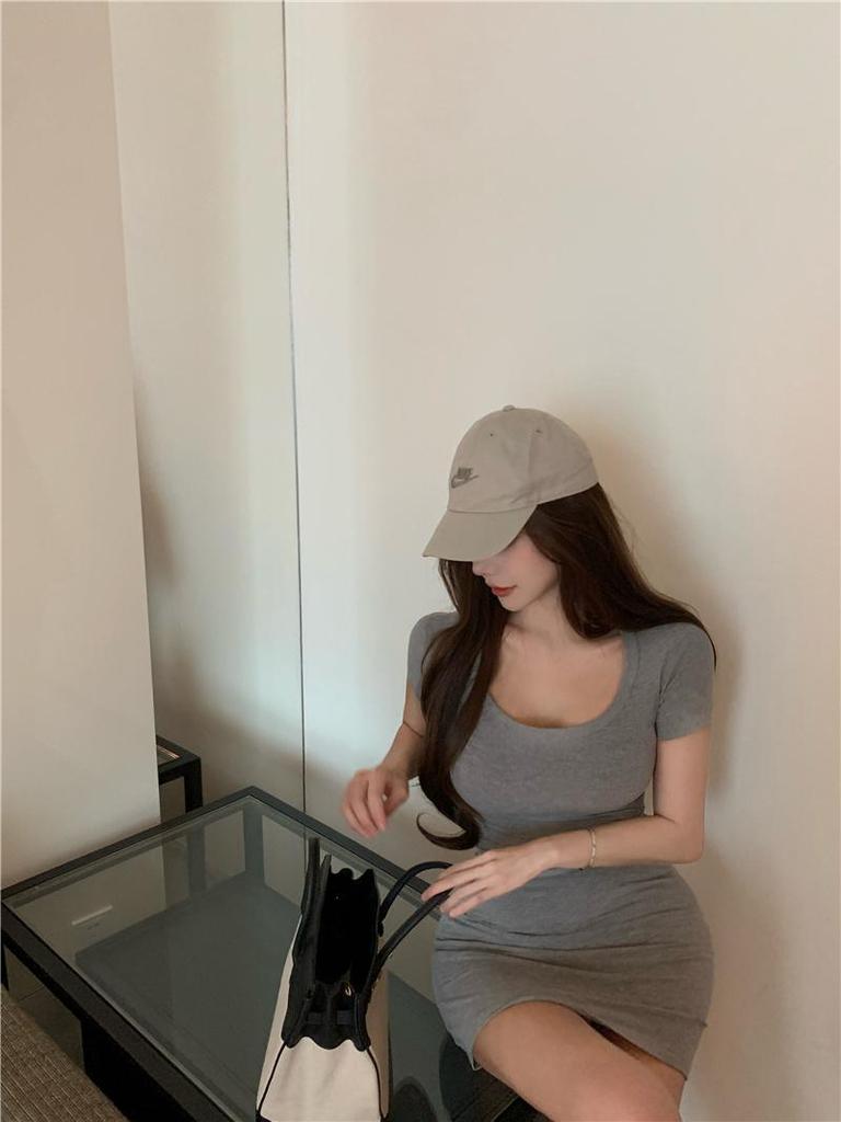 Sizzling Summer Petite Skirt Dress: Trendy Hip-Hugging Design for a Sweet and Spicy Look