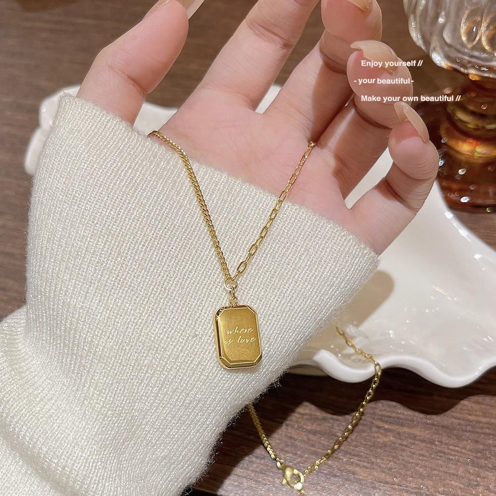 Korean 18K Gold Titanium Steel Women's Clavicle Necklace - Versatile, High-End, Non-Fading Temperament Choker.